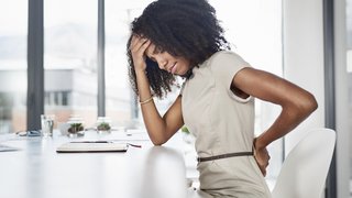 5 signs your back pain might be an emergency